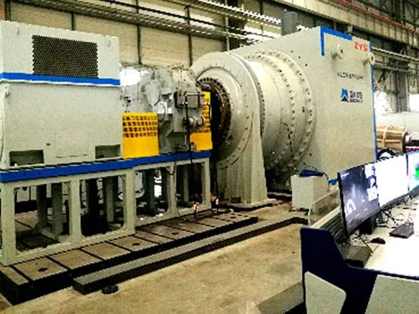 Wind turbine main shaft bearing test bench