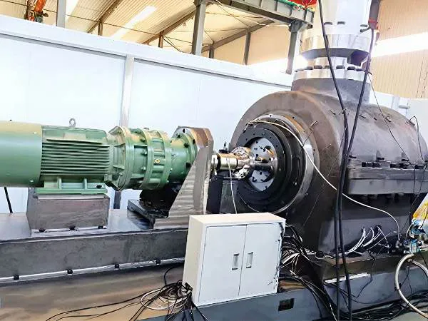 Wind turbine gearbox bearing testing machine